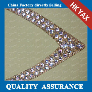 YAX-D009 V-Neck Chaton Rhinestone Patches